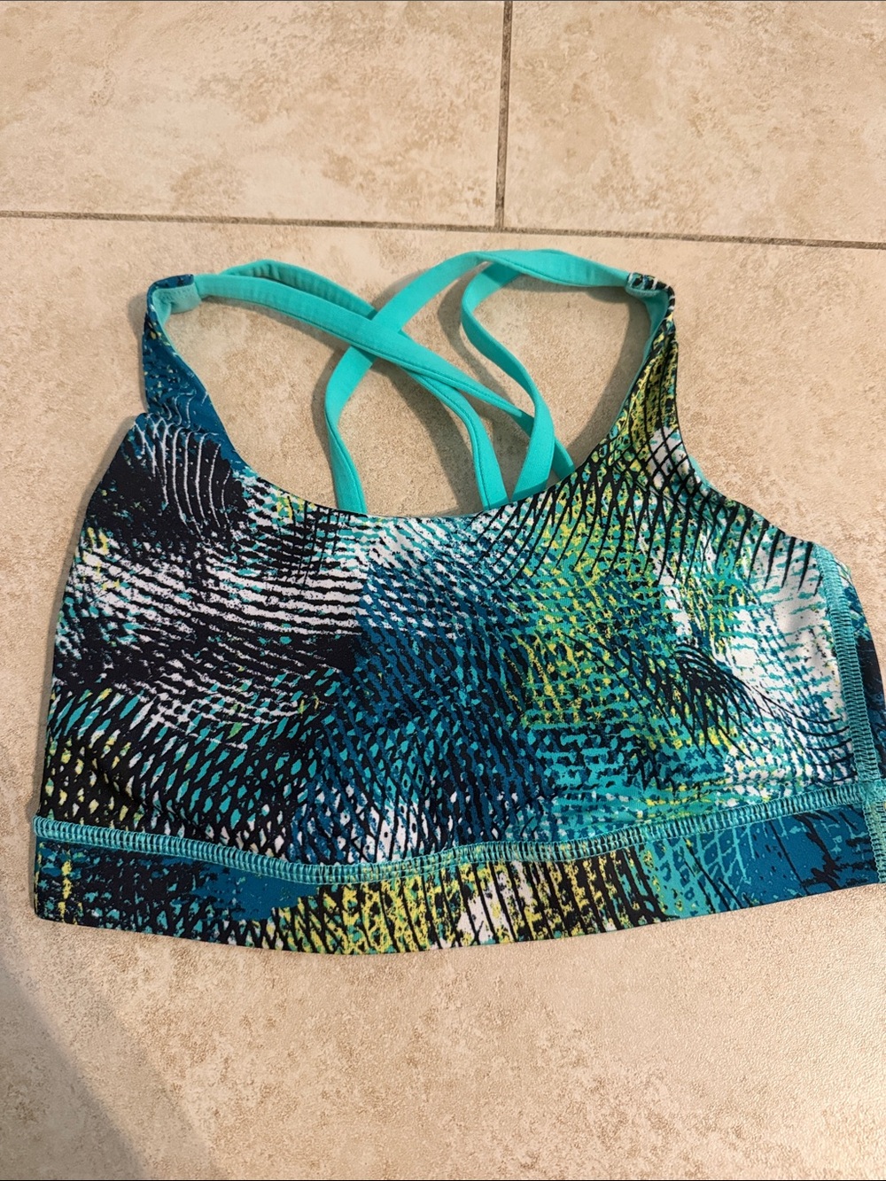 Lululemon energy bra size 4 bra pad included